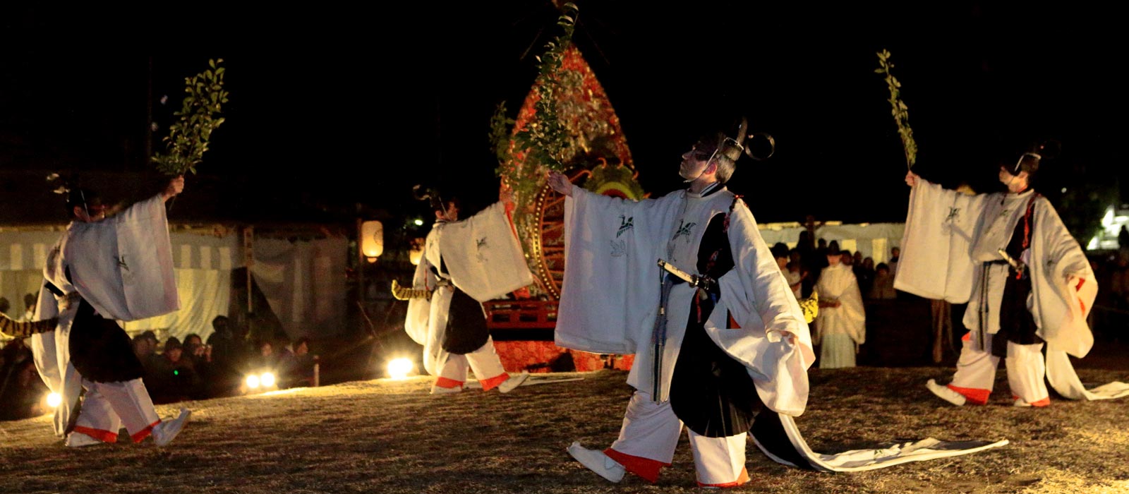 舞楽 和舞(やまとまい)：おん祭お旅所祭