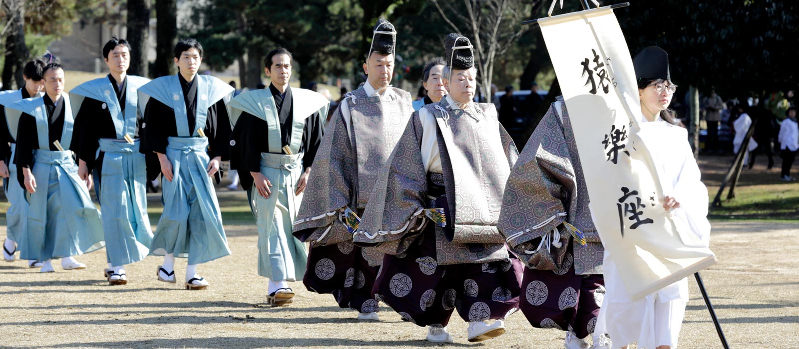 第四番 猿楽(さるがく)：おん祭お渡り式